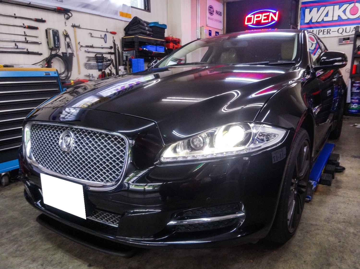 Jaguar XJ X351 メンテナンス(12ヵ月点検整備・冷却水漏れ修理