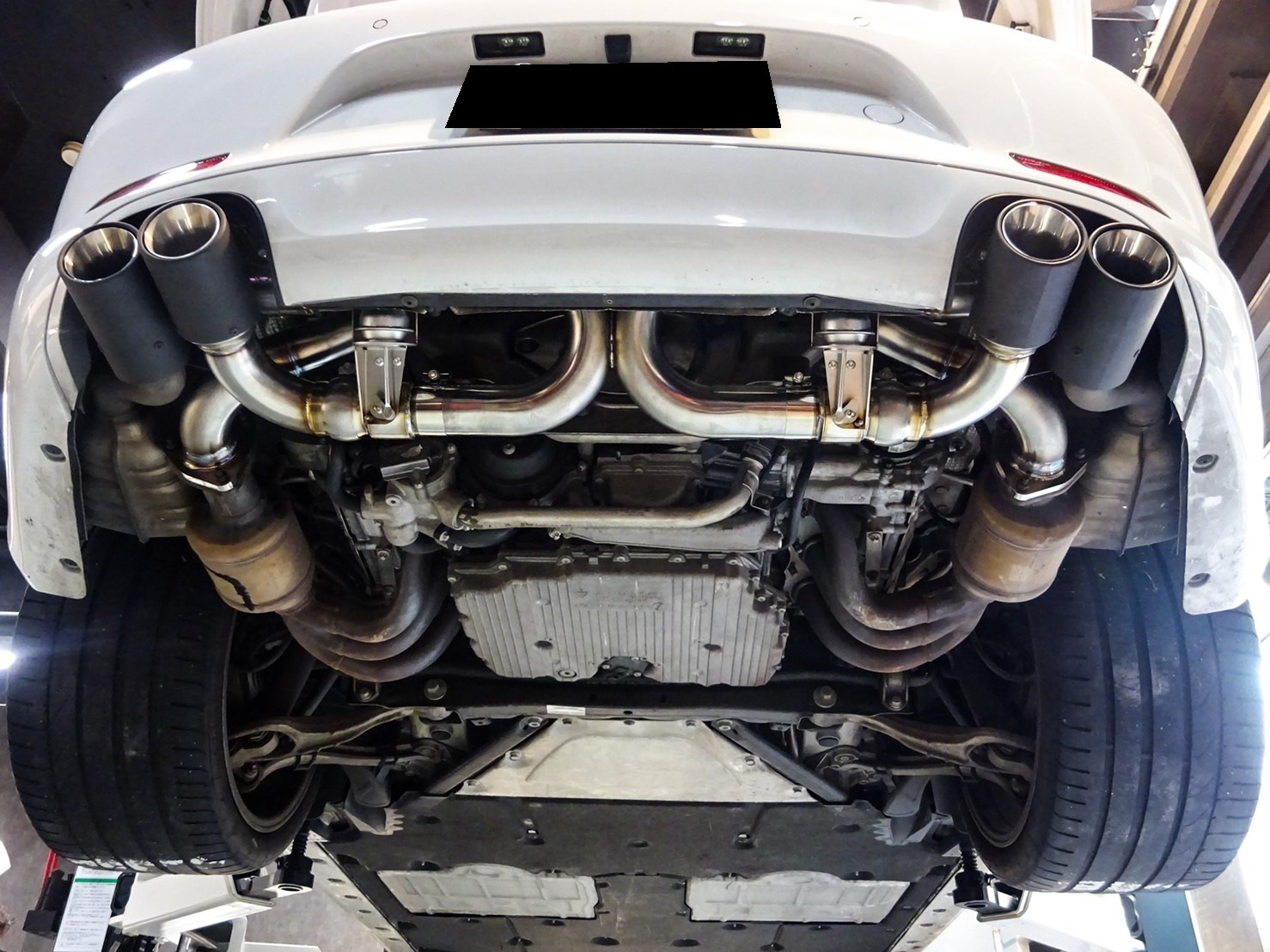 ポルシェ911マフラー ポルシェ 911 カブリオレ (991) マフラー交換・オイル交換 | アストン