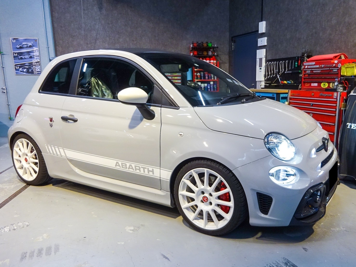 ABARTH 595 エアロパーツ取付・低ダストブレーキパット 交換