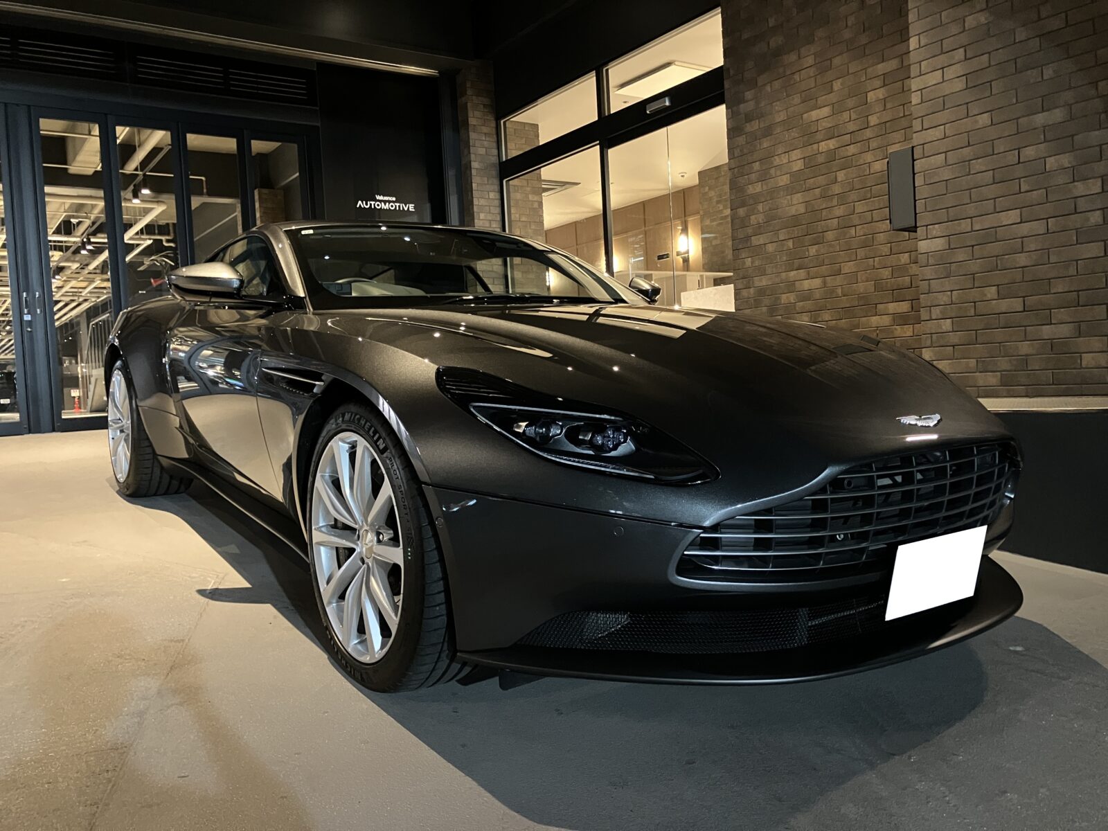 Aston Martin DB11 法定12ヶ月点検整備 | アストンマーティン 