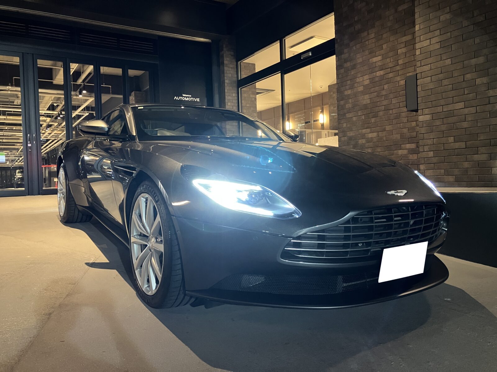Aston Martin DB11 V8 冷却水漏れ修理 ワンオフ部品在庫のお知らせ