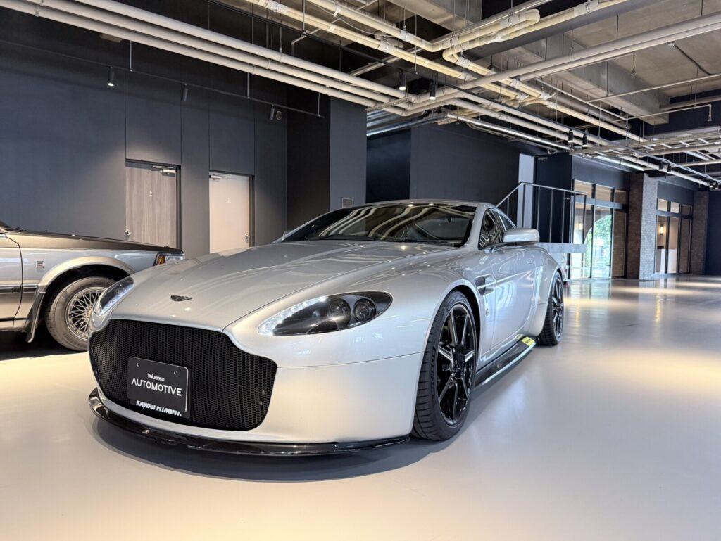 AstonMartin V8Vantage オイル交換・ウォッシャータンク交換